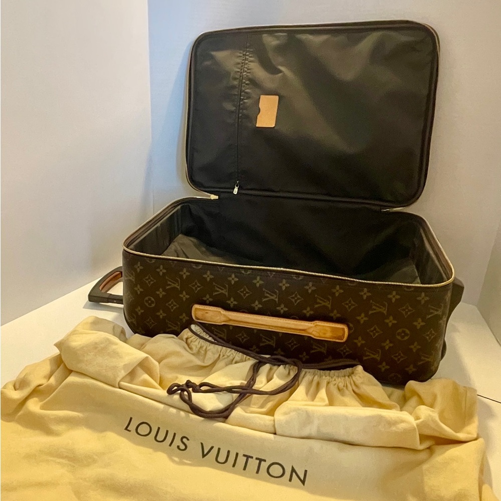 Authenticj LOUIS VUITTON Monogram Pegase 60